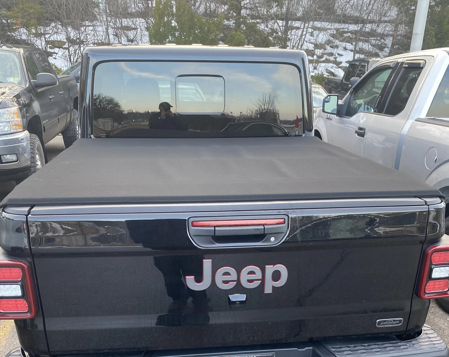 Jeep Gladiator FS Mopar Rolling Tonneau Cover 14CB0706-9A57-4CAA-839E-B963C2A7C7A7
