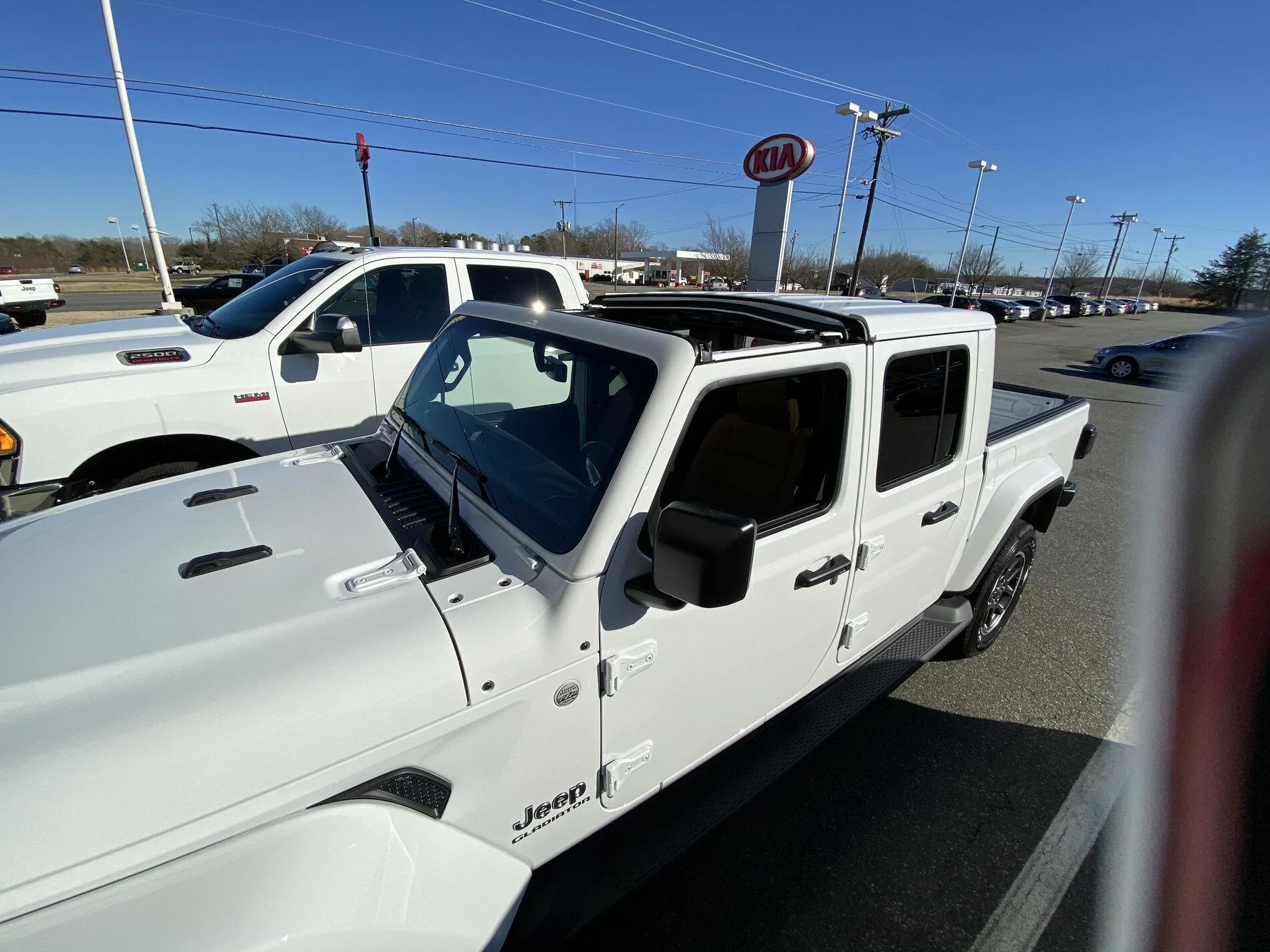 Jeep Gladiator BRIGHT WHITE Gladiator JT Club 0661ECBA-8918-460E-8416-33925D2BF8E1