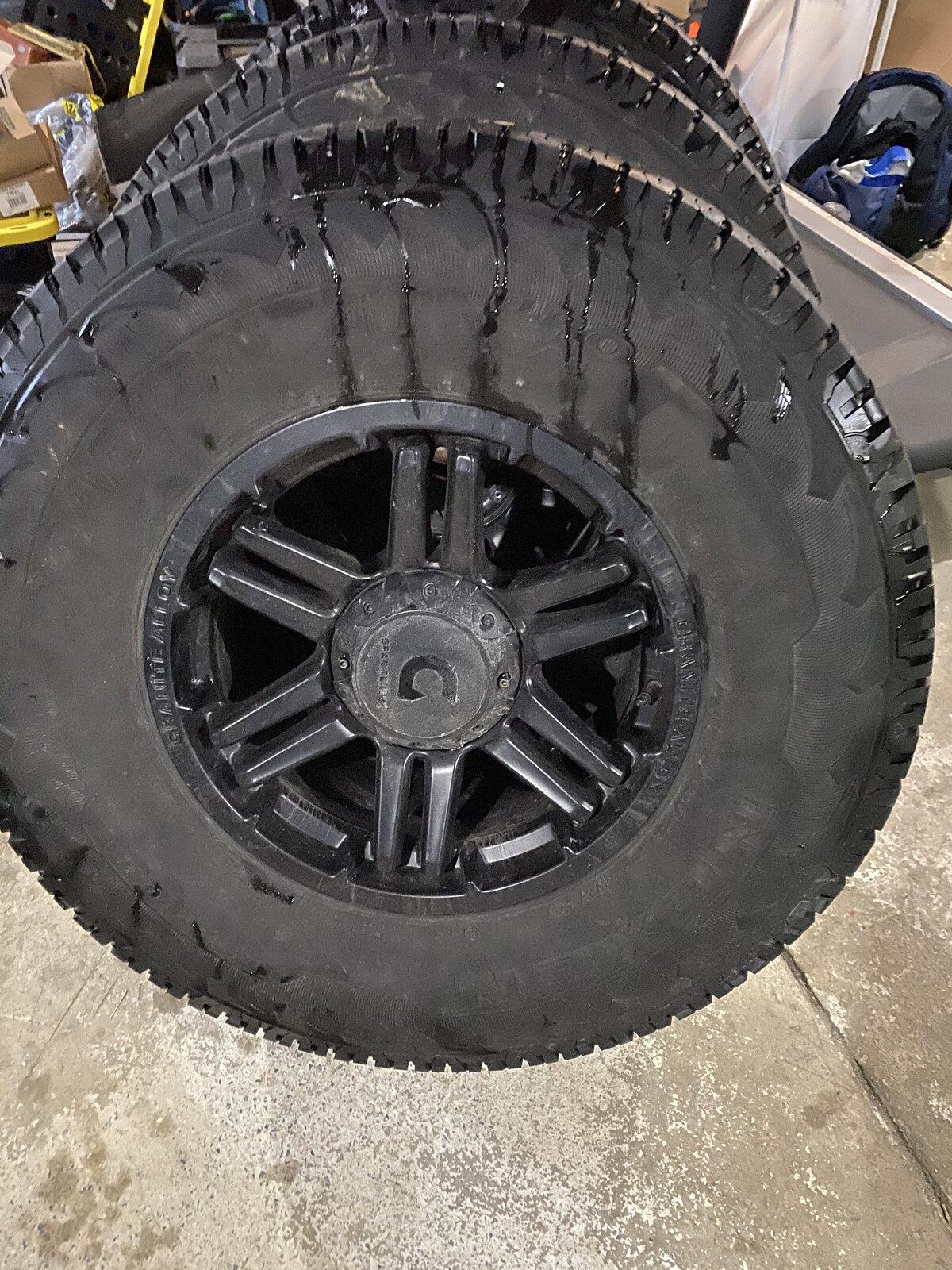 Jeep Gladiator Nexen Roadian AT 315/70/17 + Granite Alloy Wheels 0AF07968-4D60-4F35-8447-B659D891B70A