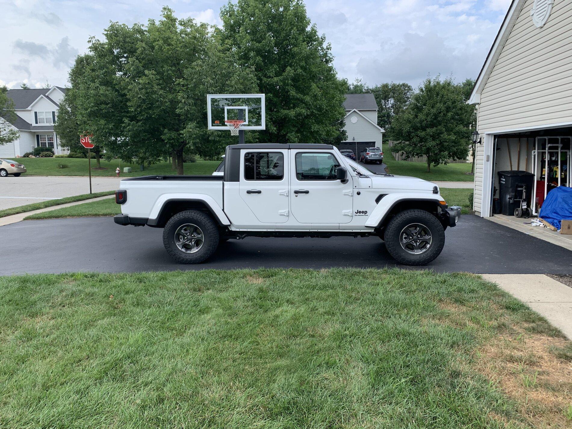 Jeep Gladiator Cooper Discoverer AT3 XLT 315/70R17 on Rubicon wheels 0F985C88-DE3E-4CBD-B585-805ECF4F501E