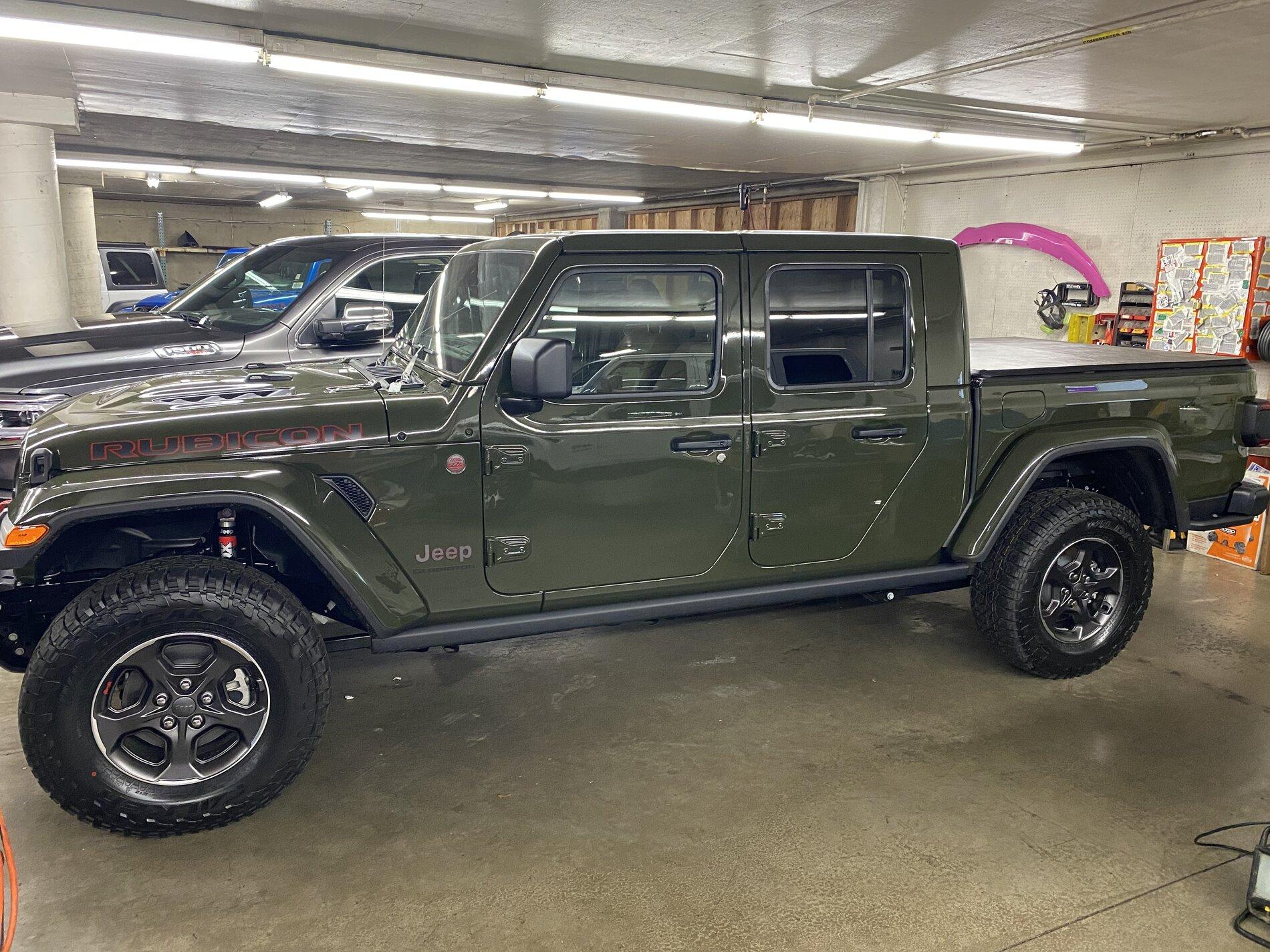 Jeep Gladiator SARGE GREEN Gladiator club B77D6853-A335-4FAF-AC3C-E03E5C6FD404