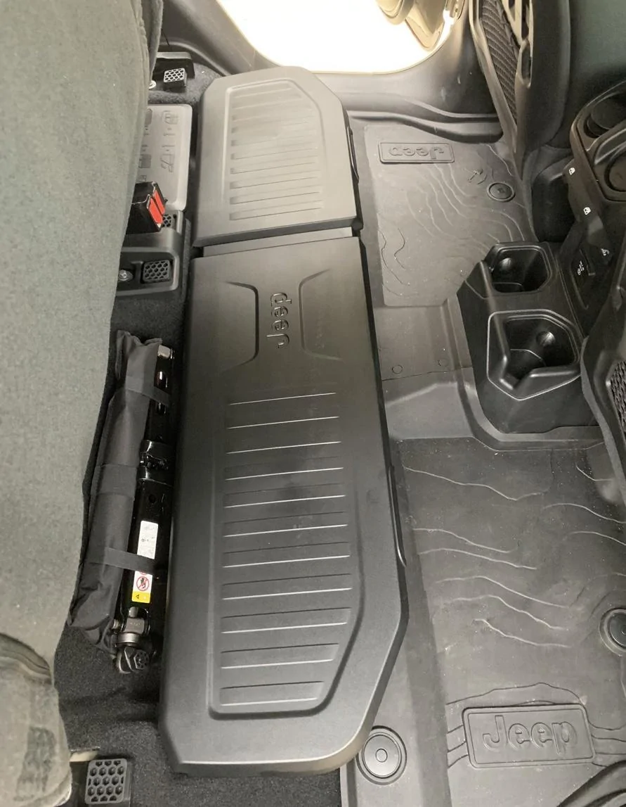 Jeep Gladiator Under seat lockable storage new in unopened box C99CB441-DFAA-4322-AB1A-1C1479EB5E87