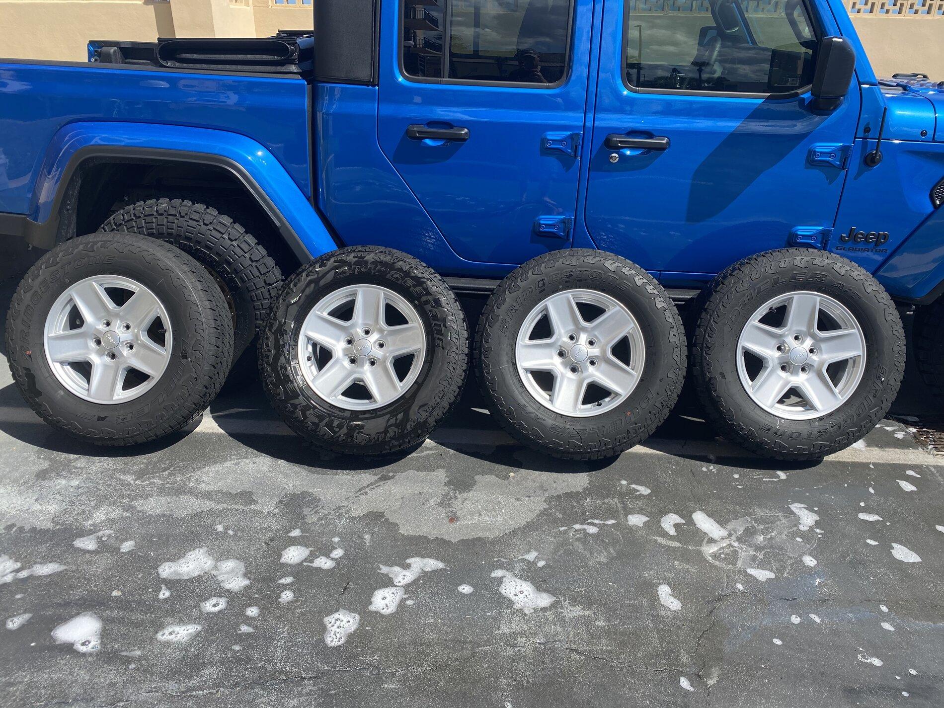 Jeep Gladiator Bridgestone Dueler A/T $300 36EA3002-3A27-44D9-9243-5EC3AB6FC1D6