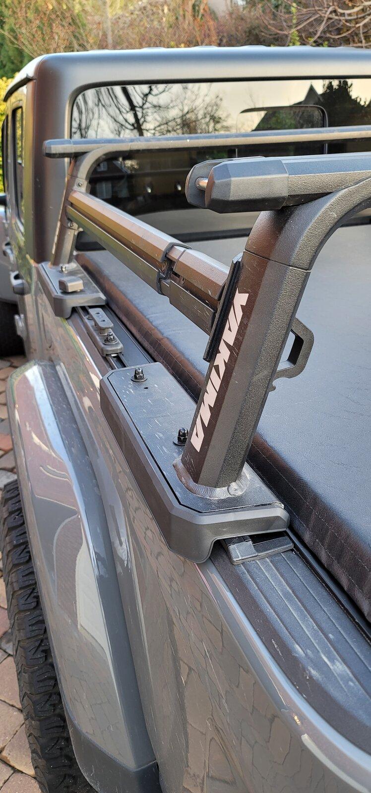 Jeep Gladiator Bed cover with rack 20210227_173049