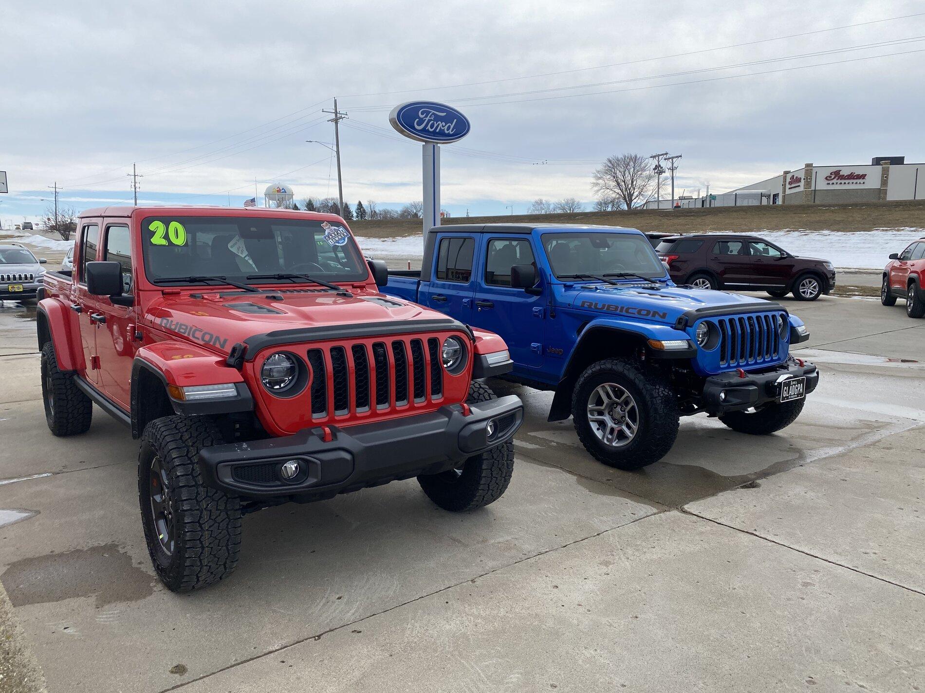 Jeep Gladiator Iowa Hydro-Blue Rubicon B77C1806-D513-45A6-AA08-0CAB28AD523B