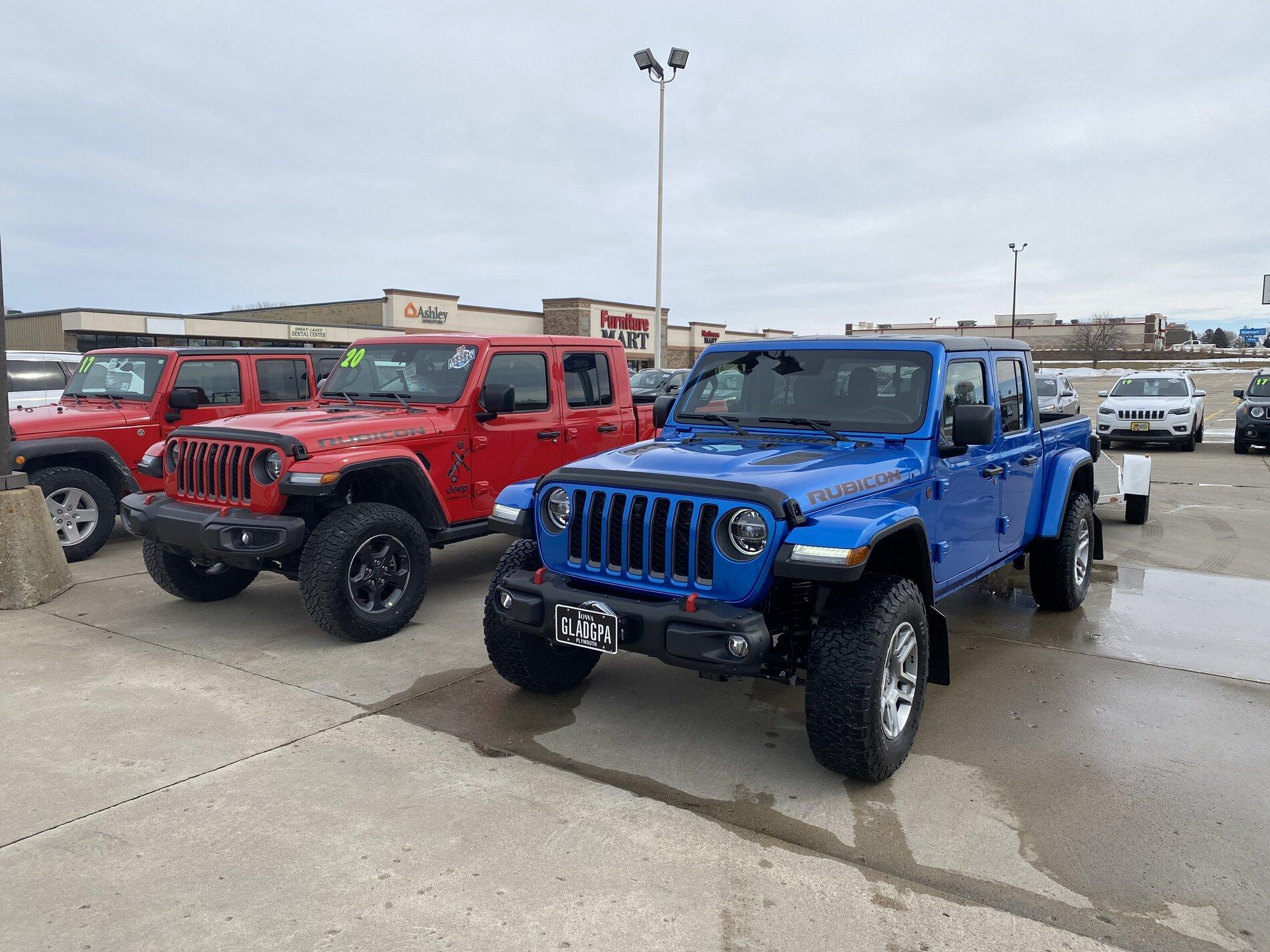 Jeep Gladiator Iowa Hydro-Blue Rubicon 744F8BC8-24E8-47EA-AD8A-B0F7775A050D
