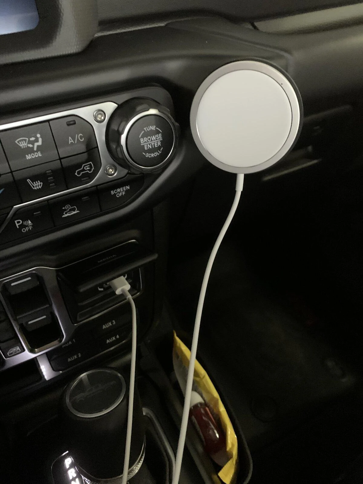 Jeep Gladiator Another Phone Mounting idea 78E892B7-ED0F-4067-A18E-EF05E2097C10