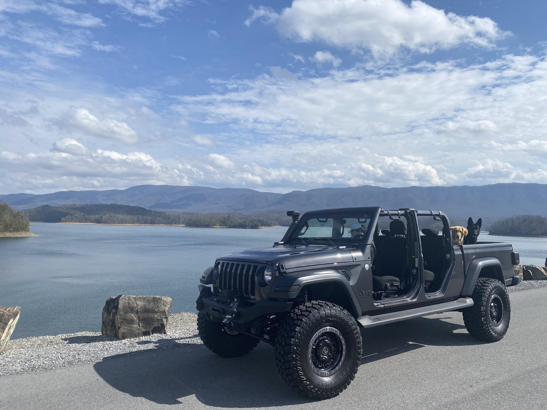 Jeep Gladiator GRANITE CRYSTAL JT Gladiator Club 5A4D16EC-274A-4897-9BAF-E338AB4586F4