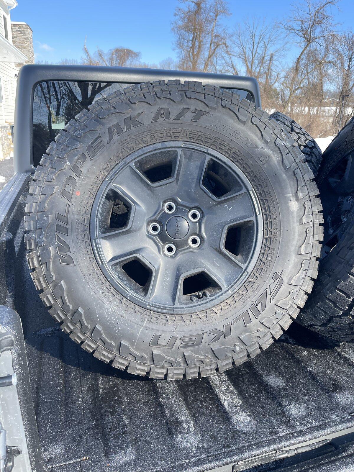 Jeep Gladiator Mojave wheels/tires for sale FE64D909-9ACD-49CC-BB67-0E884B329192