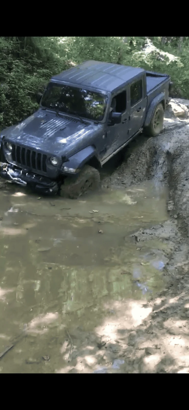 Jeep Gladiator 35k Miles Photos 8C166BAD-47FF-4DBA-A870-F83777CAE3DA