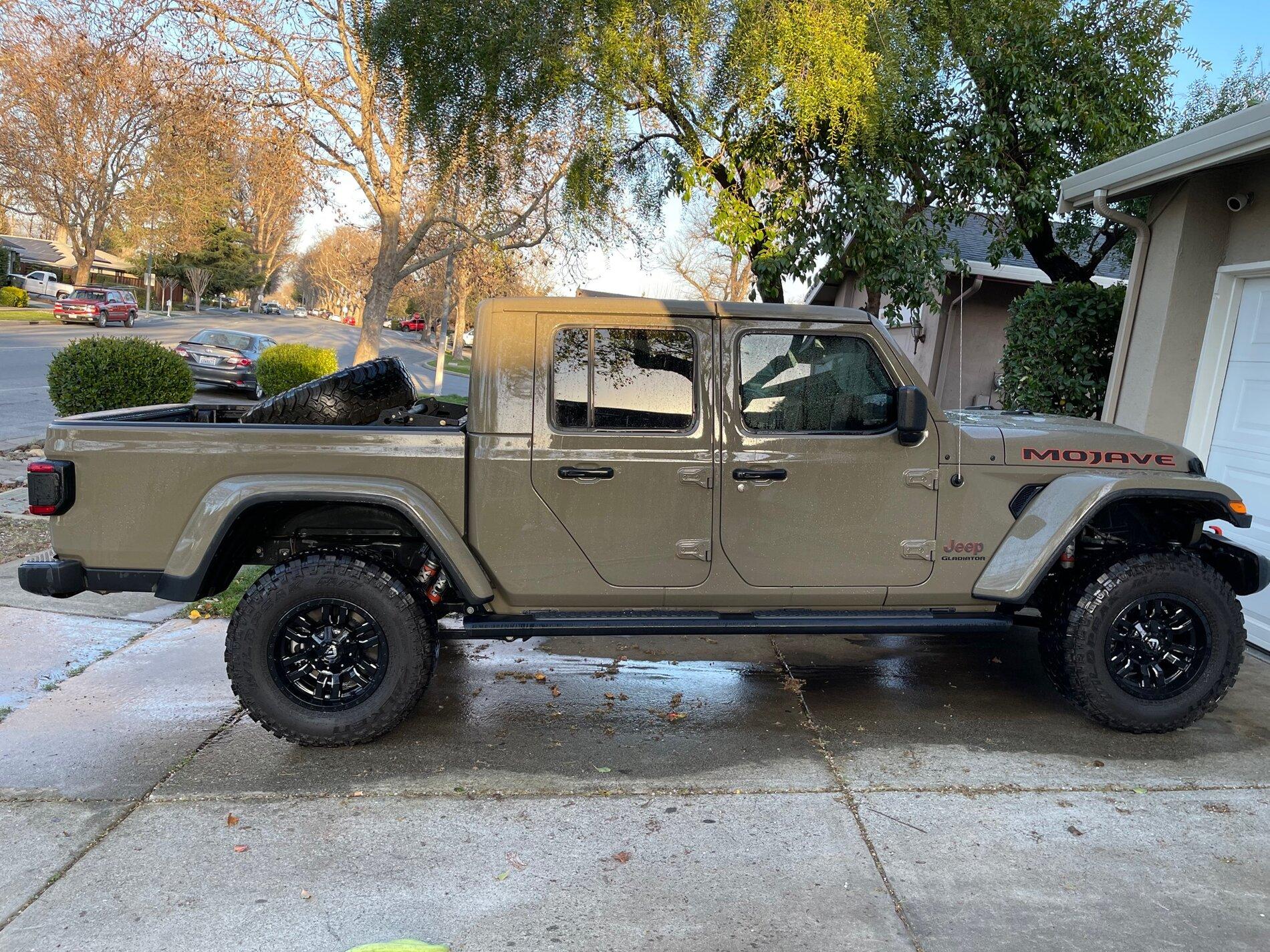 Jeep Gladiator Bed mounted spare options IMG_1167