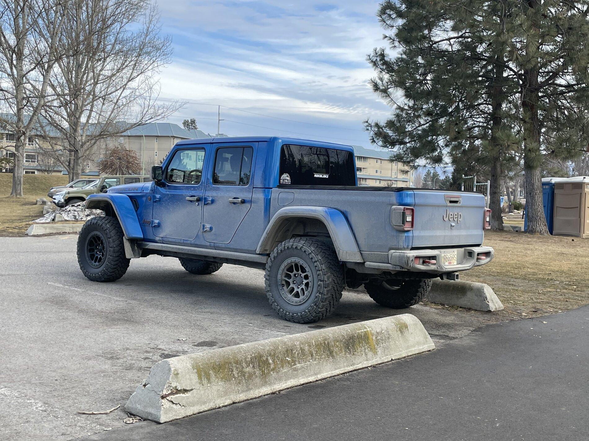 Jeep Gladiator HYDRO BLUE PEARL Gladiator JT Club 88EBDF2F-DAC8-417E-8971-EAF8738925E0