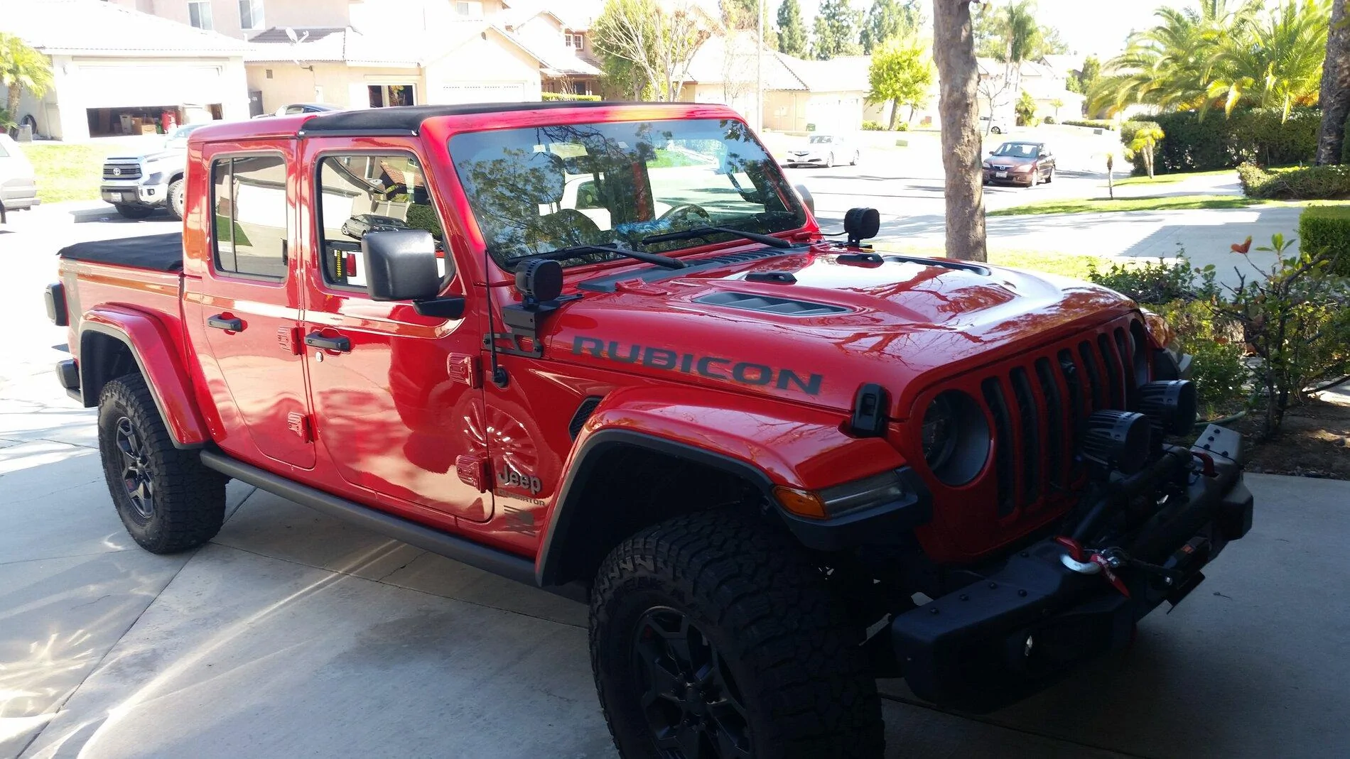 Jeep Gladiator Lift or no lift? New wheels or are stock ones OK? Steves J