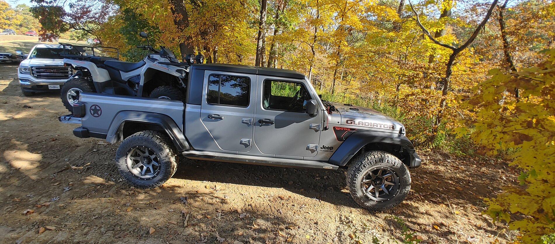 Jeep Gladiator Gladiators on Mopar 2" Lift Kit 1011201036b_HDR
