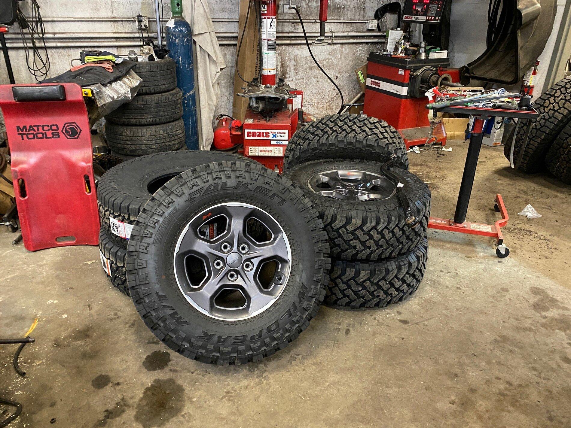 Jeep Gladiator 2021 Rubicon Takeoff Wheels/Tires JT_Wheels2
