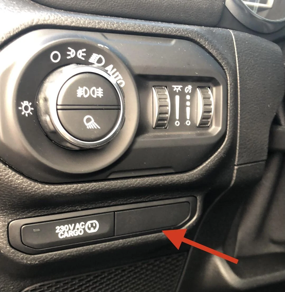 Jeep Gladiator Switch just near cargo power switch B6223BE4-6F4A-4A99-9907-D9B8FEFB3D78