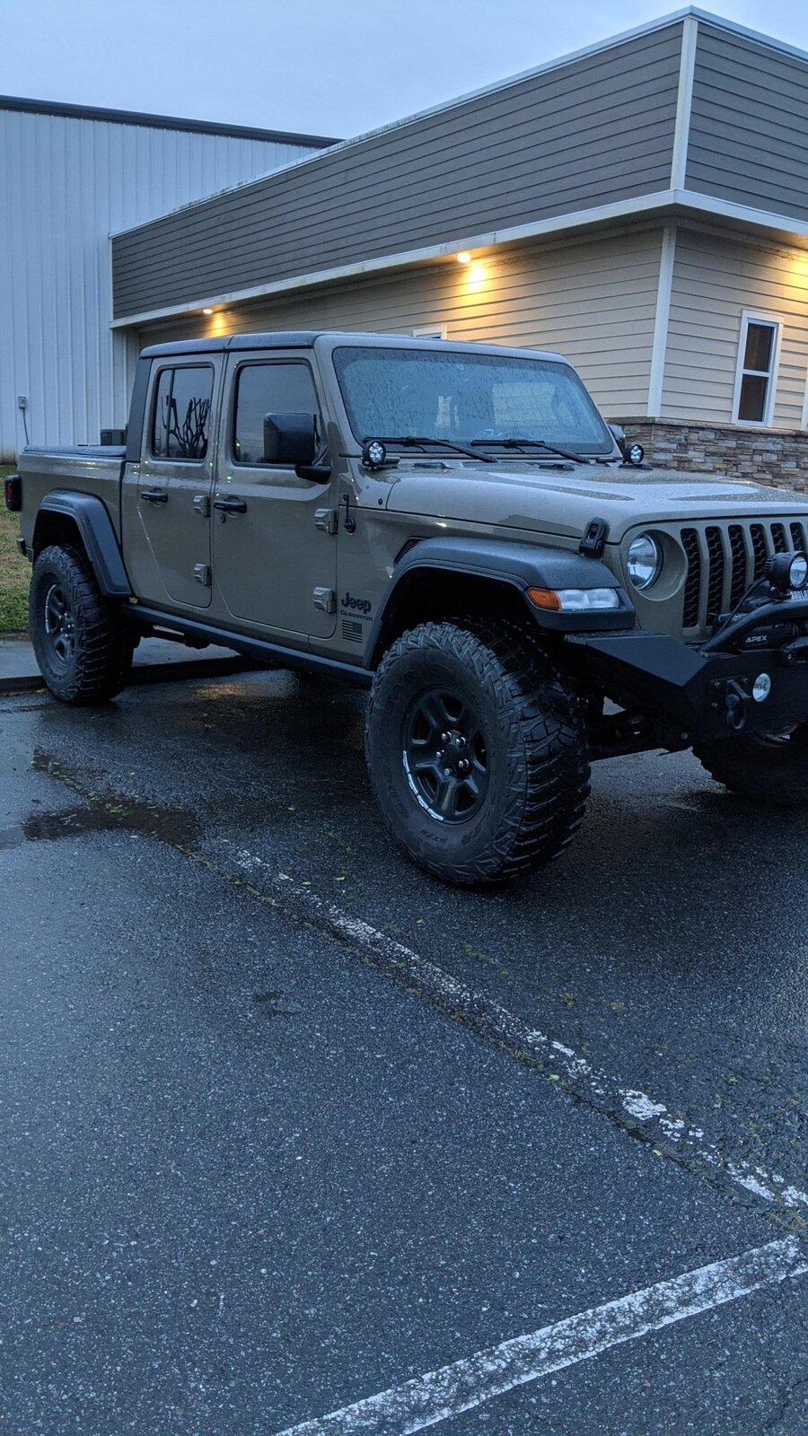 Jeep Gladiator Anyone have pics of your gladiator where the back is higher than the front? PXL_20210219_121913843
