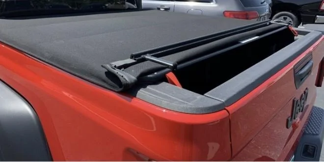 Jeep Gladiator Factory roll up tonneau cover 43A71CB1-6C56-49E5-92BC-39E27213A67D