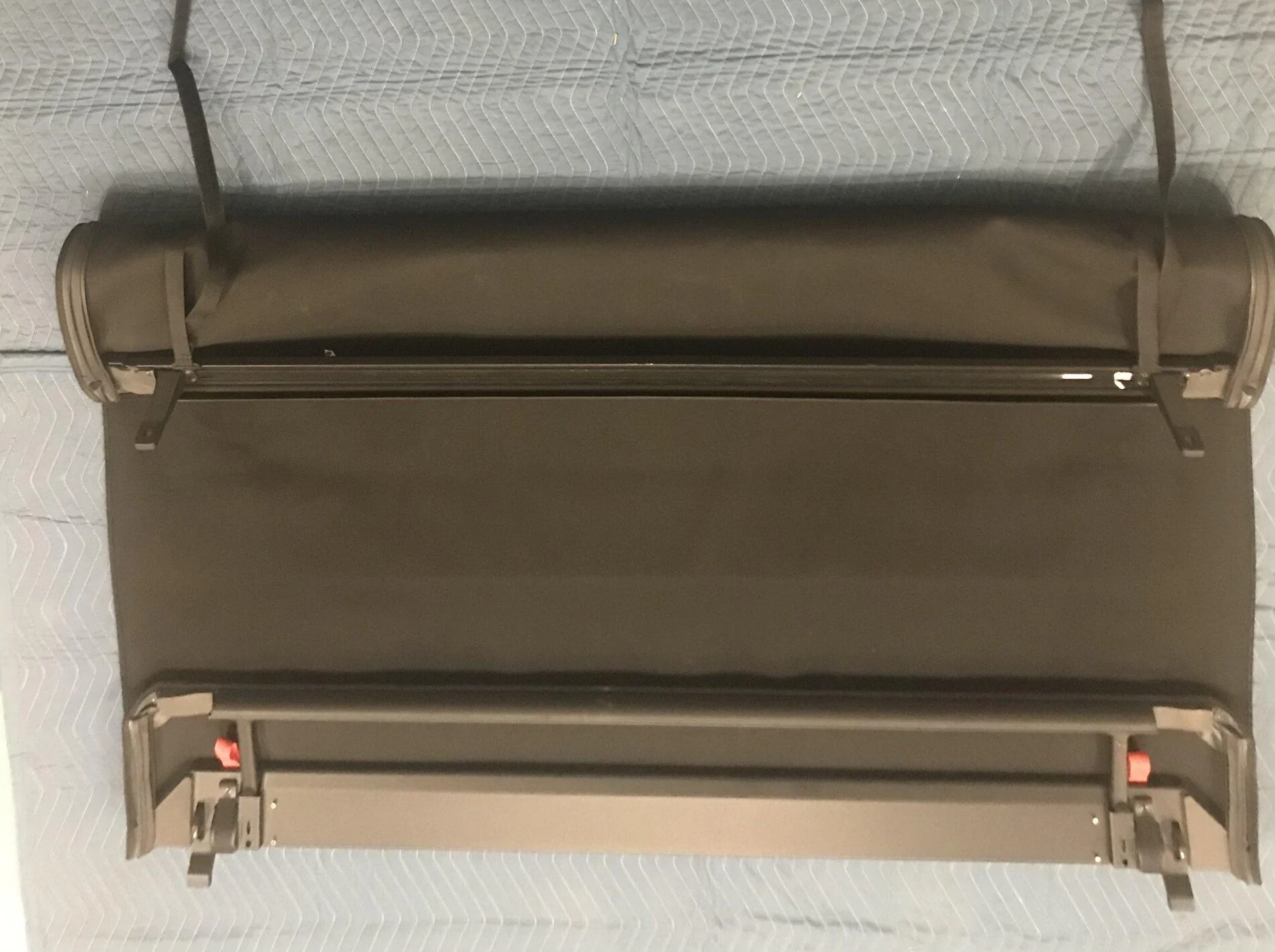 Jeep Gladiator Factory roll up tonneau cover 872C25D8-A085-4D72-B8B1-4317DA132E59