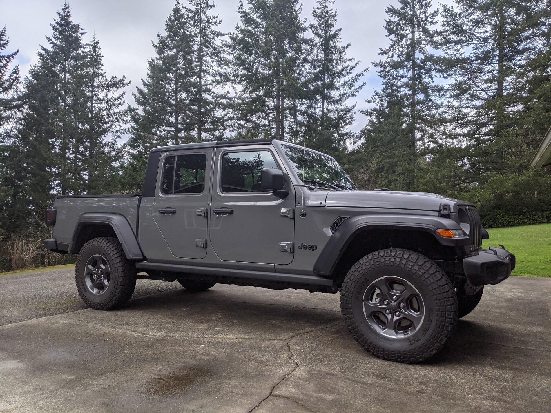Jeep Gladiator 35s with leveling kit or 2” lift? PXL_20210228_213129563