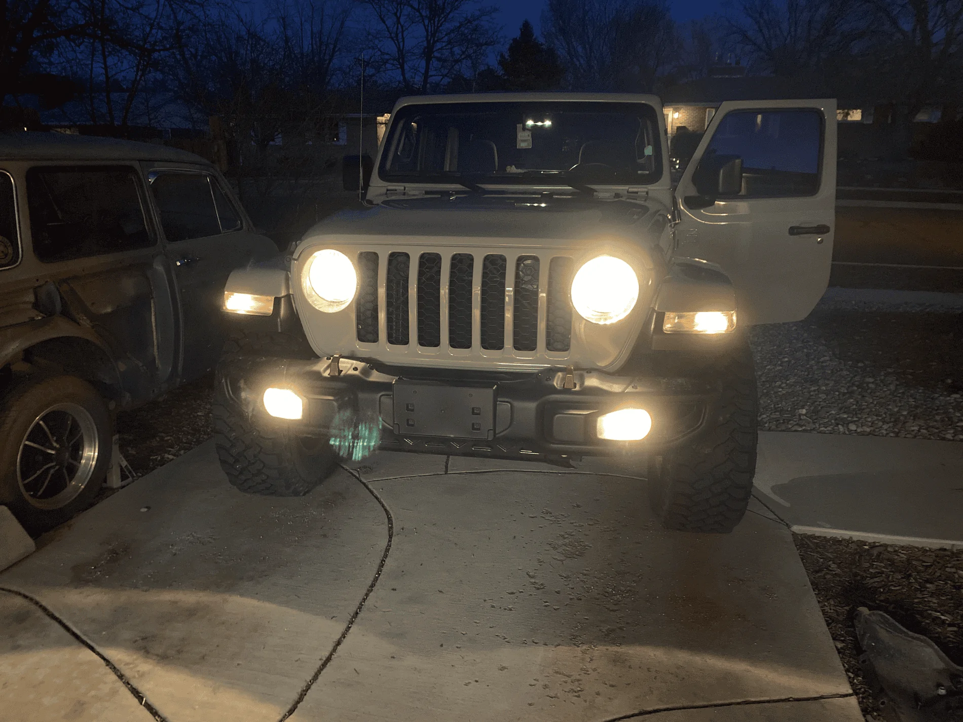 Jeep Gladiator ×OEM Steel bumper fog light bracket adapter? tempImageU05l