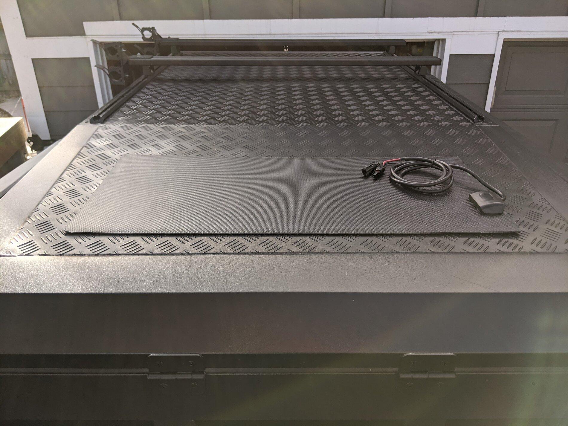 Jeep Gladiator Alu-Cab Gen 3 Roof Top Tent w/ extras PXL_20210307_231626254