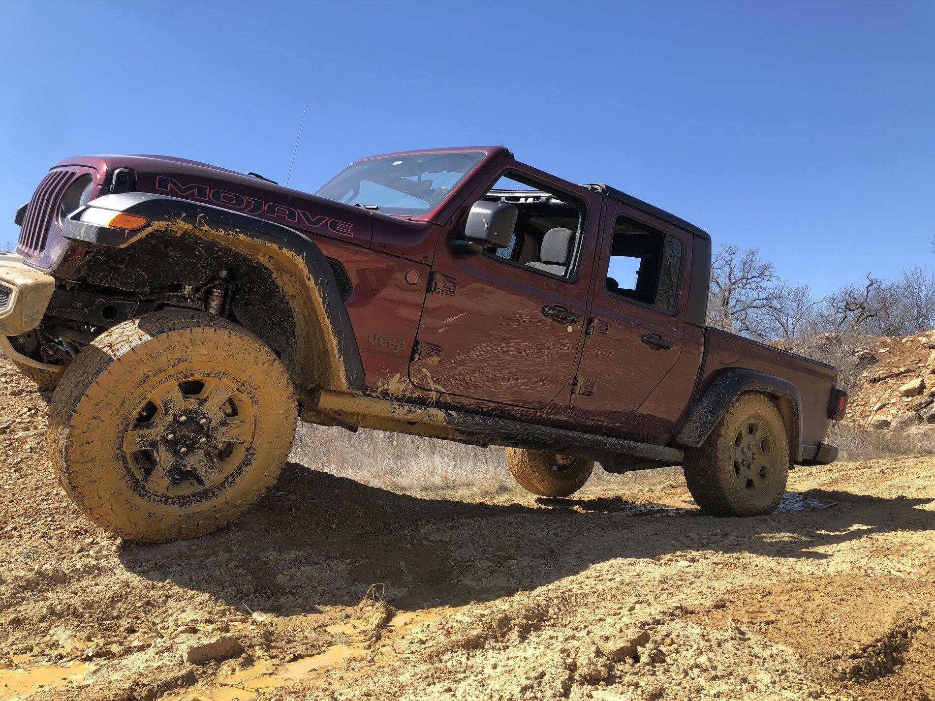 Jeep Gladiator MOJAVE Edition Gladiator JT Club 2FEEA343-BD32-4EFE-8DB1-912230C93843