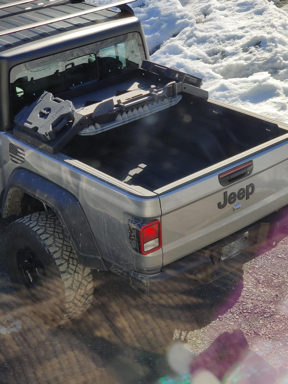 Jeep Gladiator Cross bars with limited room? PSX_20210308_091403