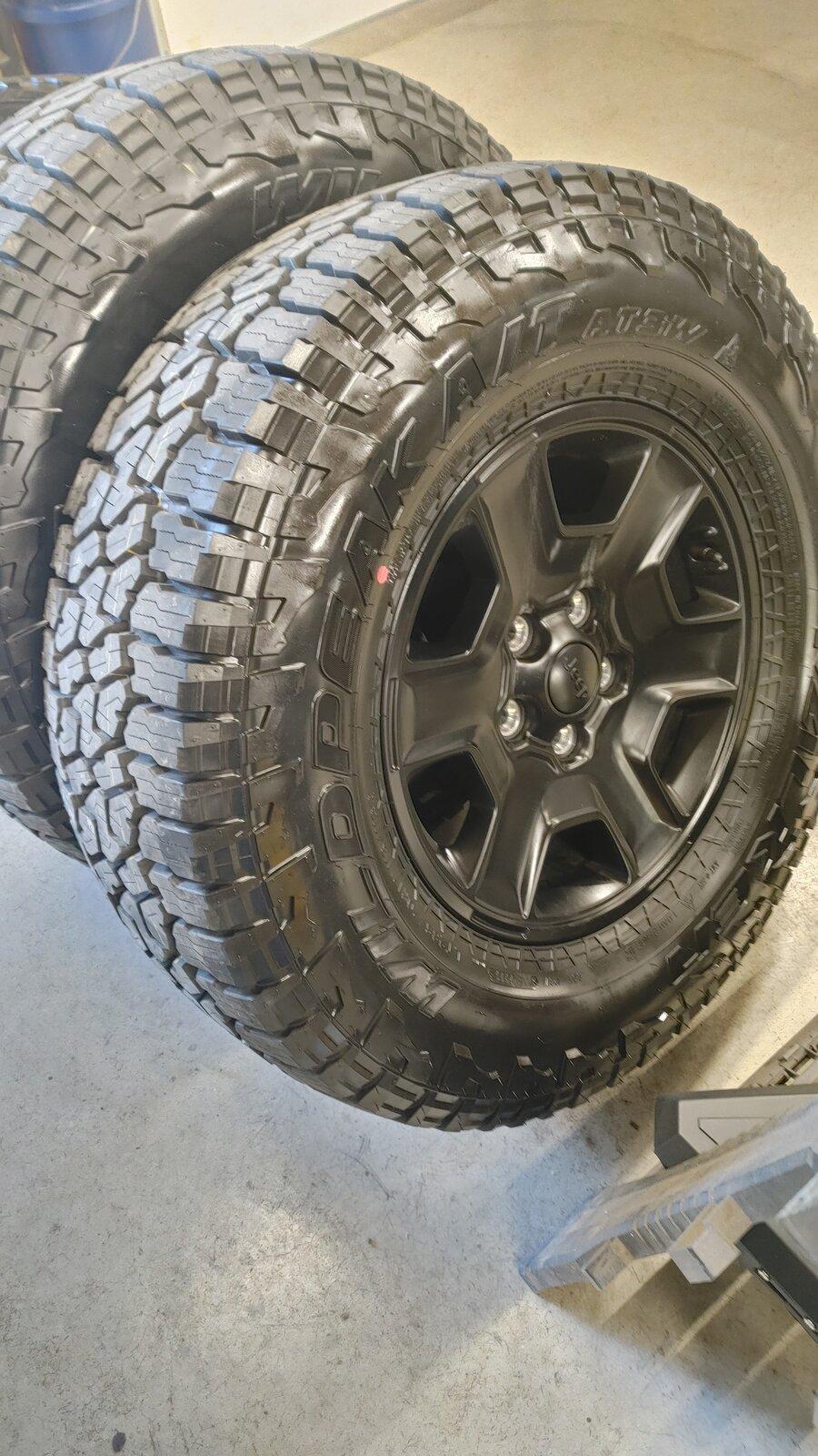 Jeep Gladiator (4) 2021 Mojave Tire/Wheel/TPMS Take-Offs - Pittsburgh, PA 1334