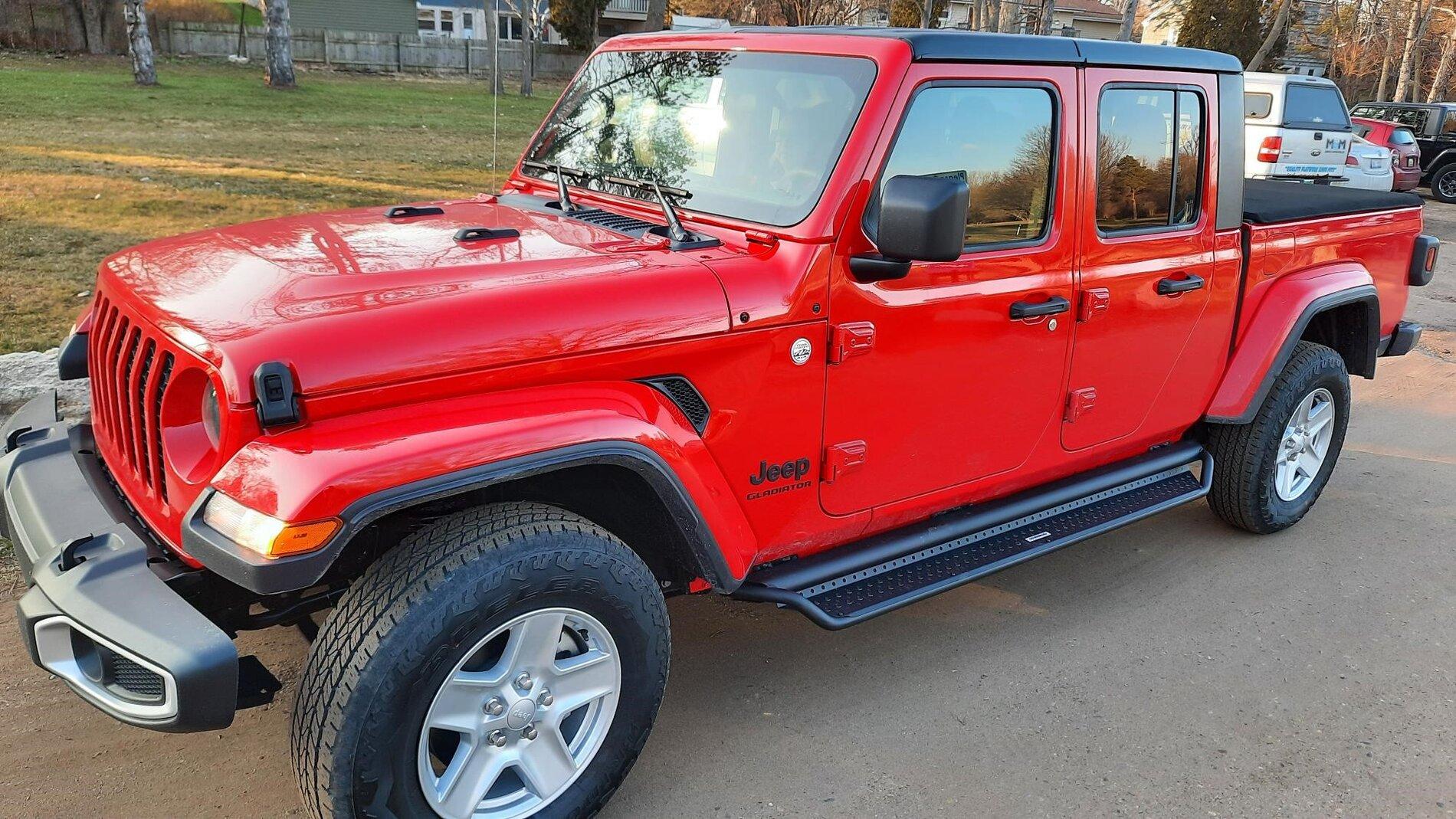 Jeep Gladiator Side steps/rails etc.   what are you all runnin ? DS1