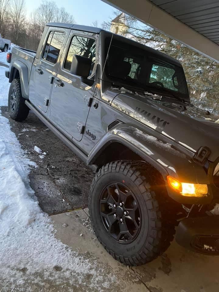 Jeep Gladiator New Sting Gray 08DC8630-3599-4CF5-9D80-22F5E5C80C64