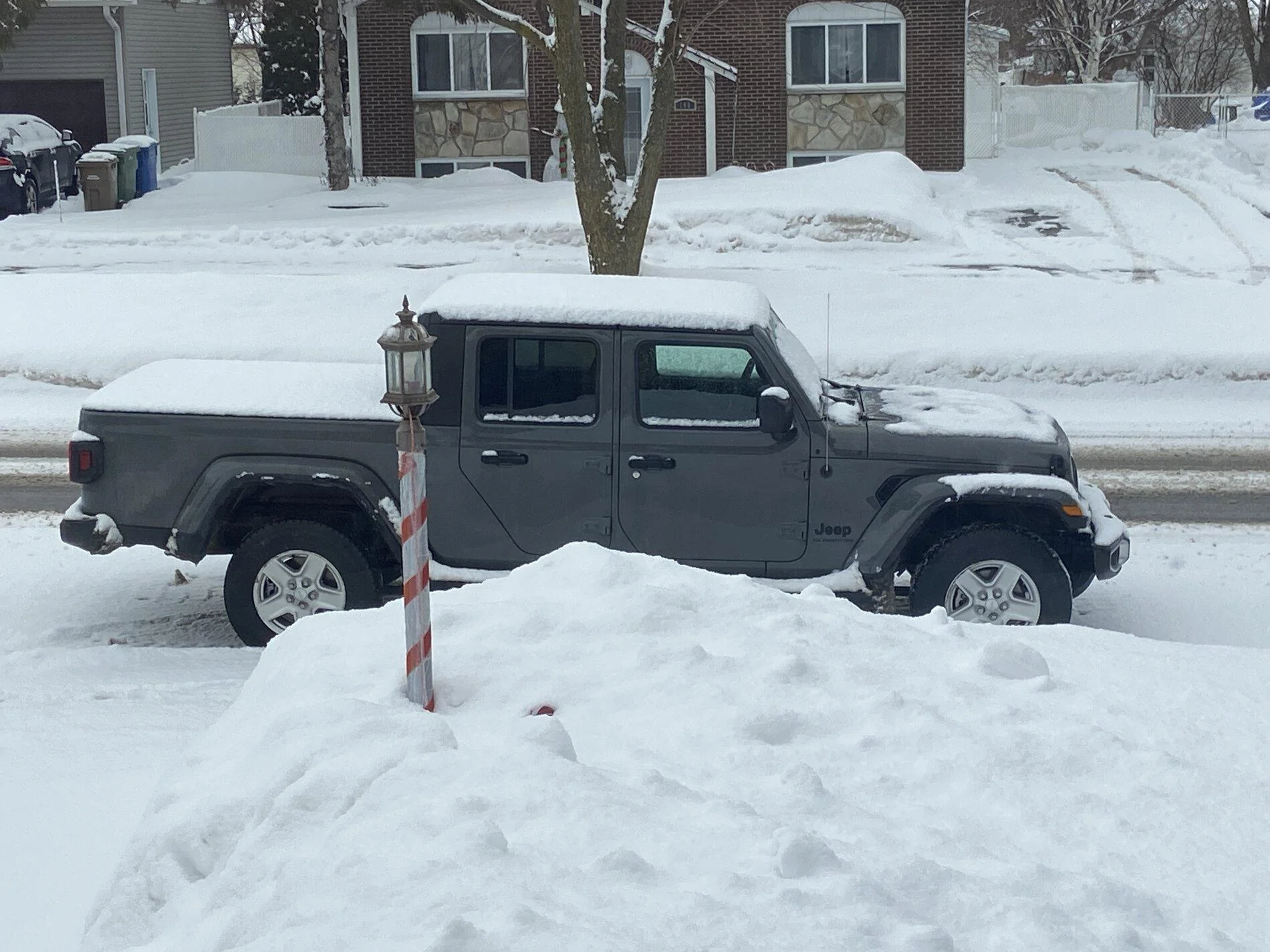 Jeep Gladiator Nobody waves anymore. F6E2AFF3-D83F-4BA7-8869-73E511216B8C