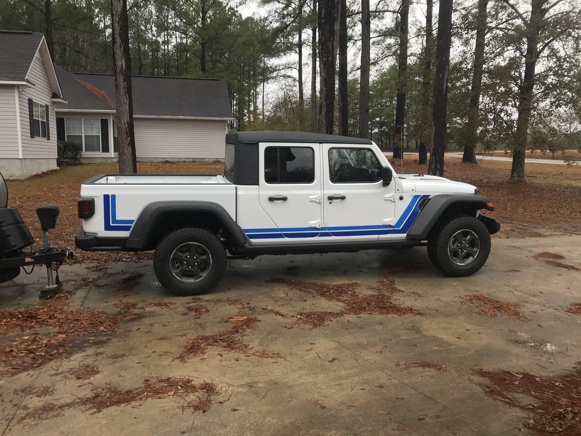 Jeep Gladiator Hundo, 2021 Rubicon JT B3058173-9ACD-4155-AB46-F0A587F97162