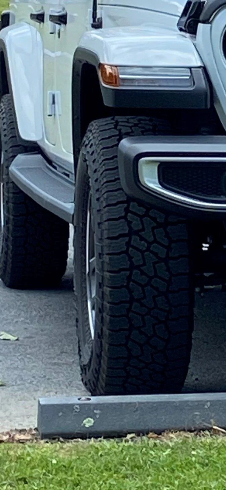 Jeep Gladiator Jeep worthy 35's that are quiet on Hwy tire2