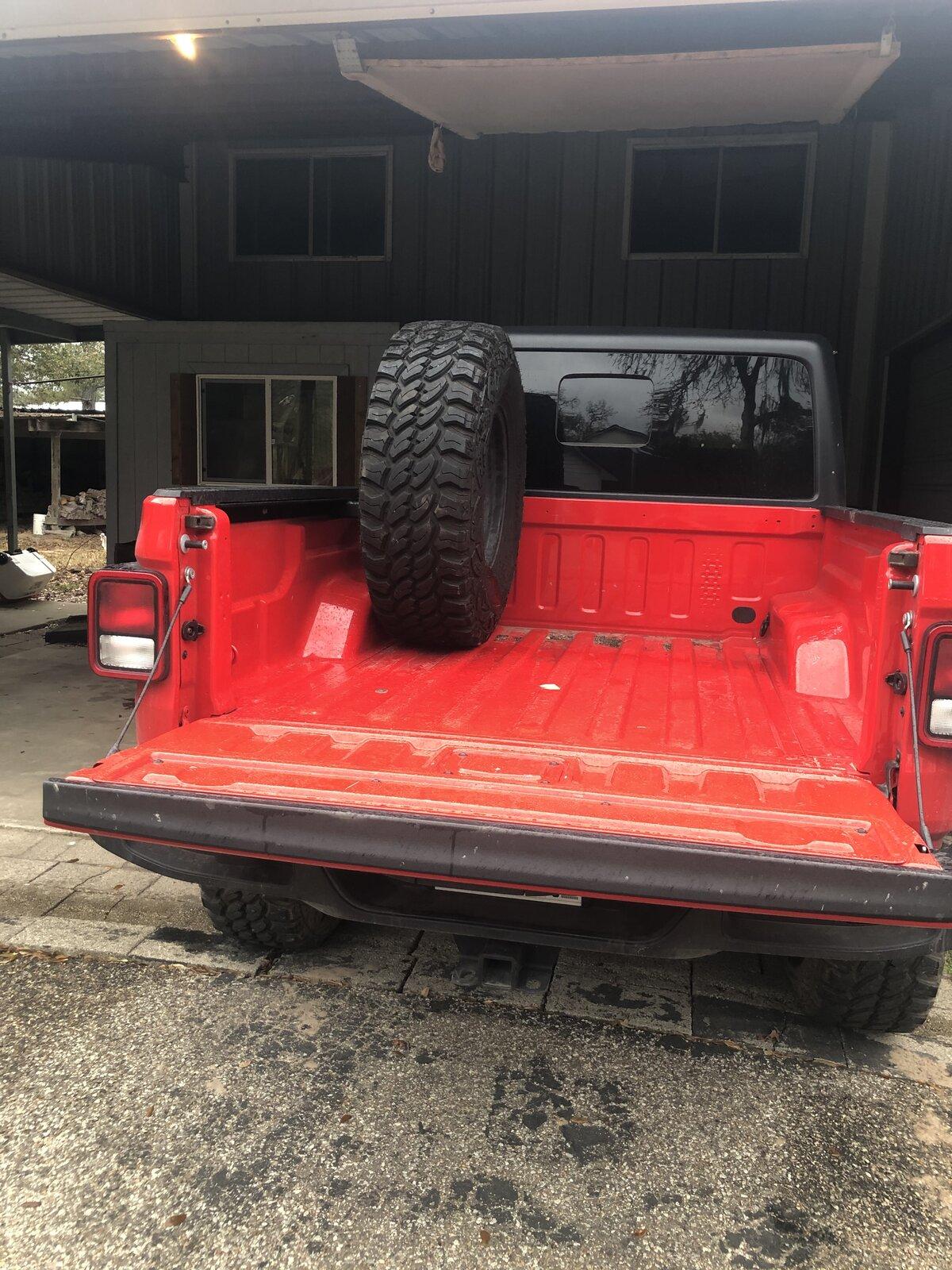 Jeep Gladiator In the bed spare tire mount D9CCB7D9-1F77-4035-96D0-C25CAA49D568