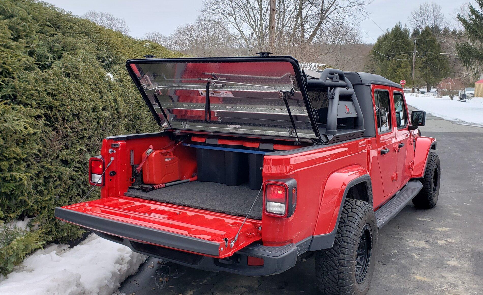 Jeep Gladiator Gladiator with Diamondback Cover and Blackhorse Roll Bar Jeep4