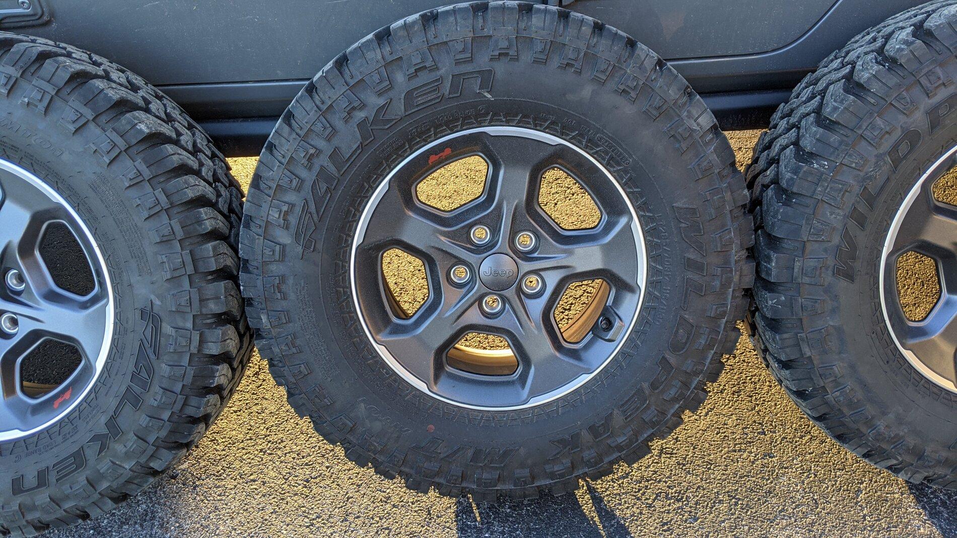 Jeep Gladiator Set of 4 2021 Rubicon Wheels/Tires/TPMS/Lugnuts plus spare tire PXL_20210225_224651204