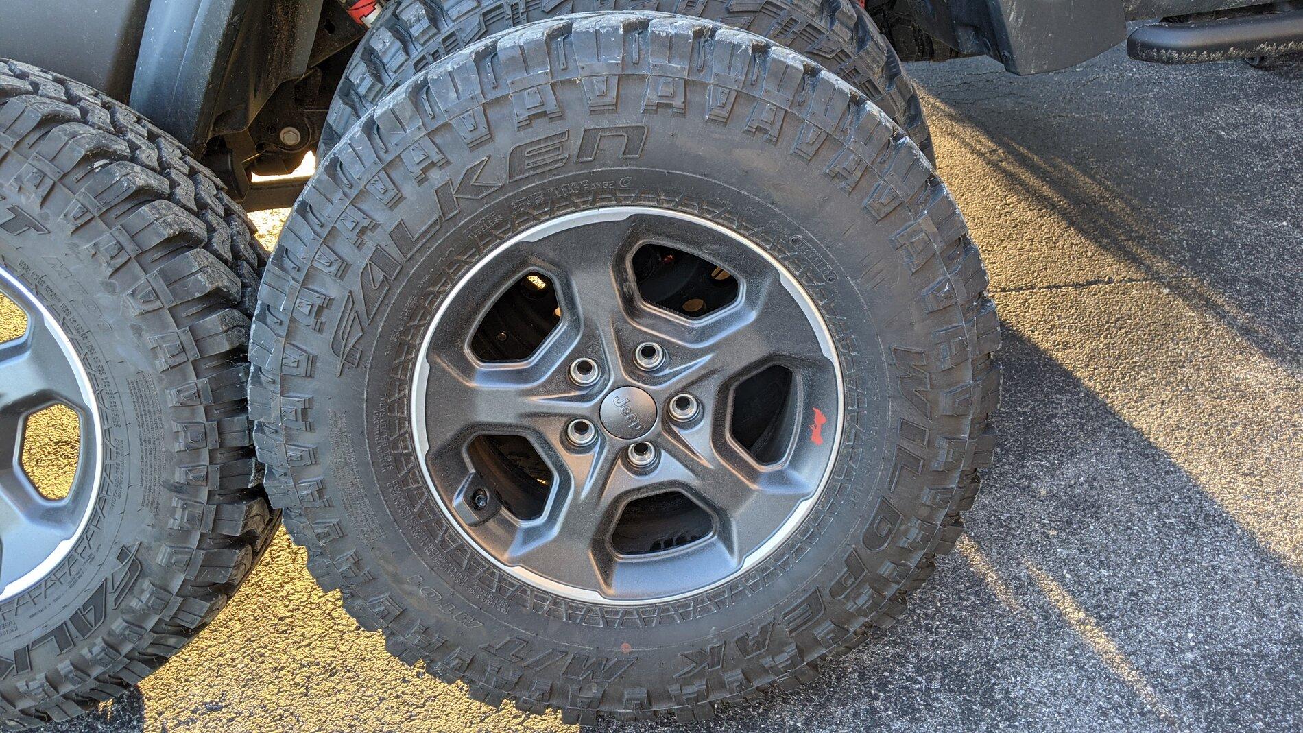 Jeep Gladiator Set of 4 2021 Rubicon Wheels/Tires/TPMS/Lugnuts plus spare tire PXL_20210225_224703923