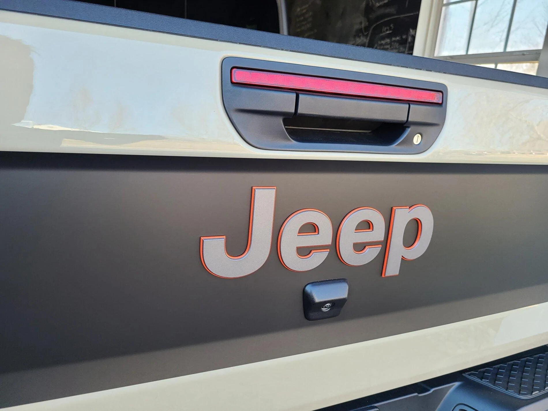 Jeep Gladiator Tailgate Camera Blackout Color Match? 20210311_114506
