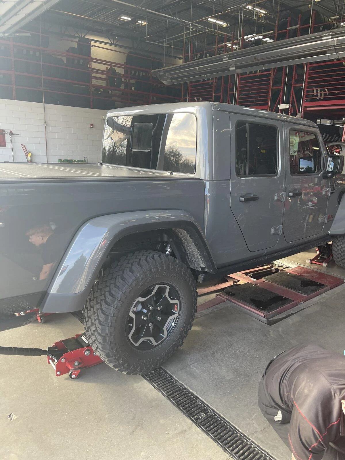 Jeep Gladiator 2020 JT Rubicon Wheels and tires tempImage2y2ry3