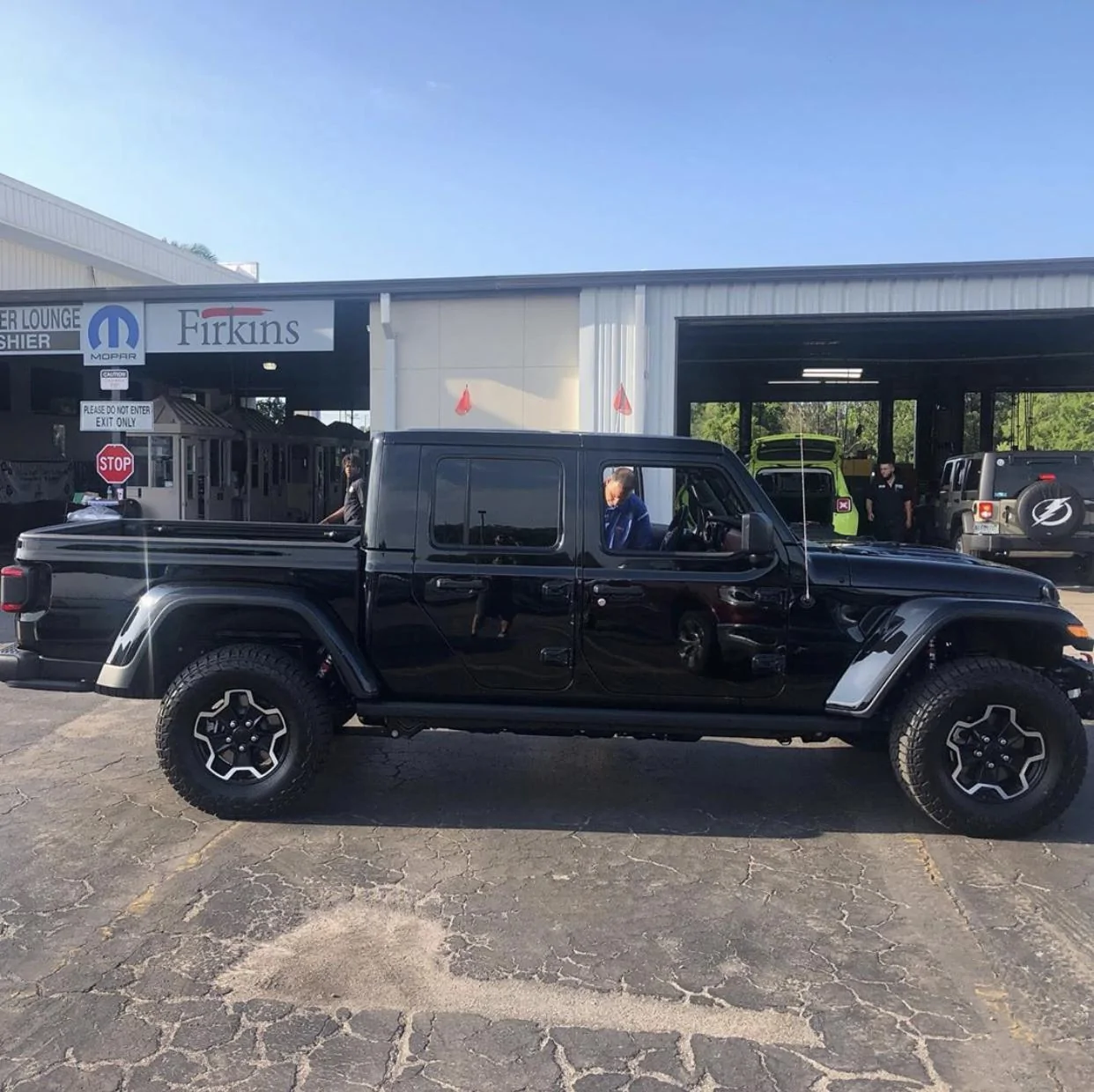 Jeep Gladiator BLACK Gladiator JT Club 1F4EA70F-CF19-4602-B898-17DDE77401C8
