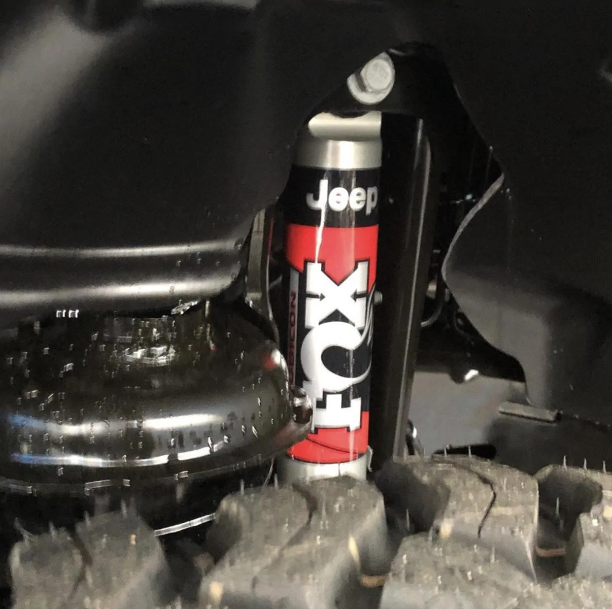 Jeep Gladiator FIRECRACKER RED Gladiator JT Club B83B4598-9721-4FBF-9527-483815E5E5F0