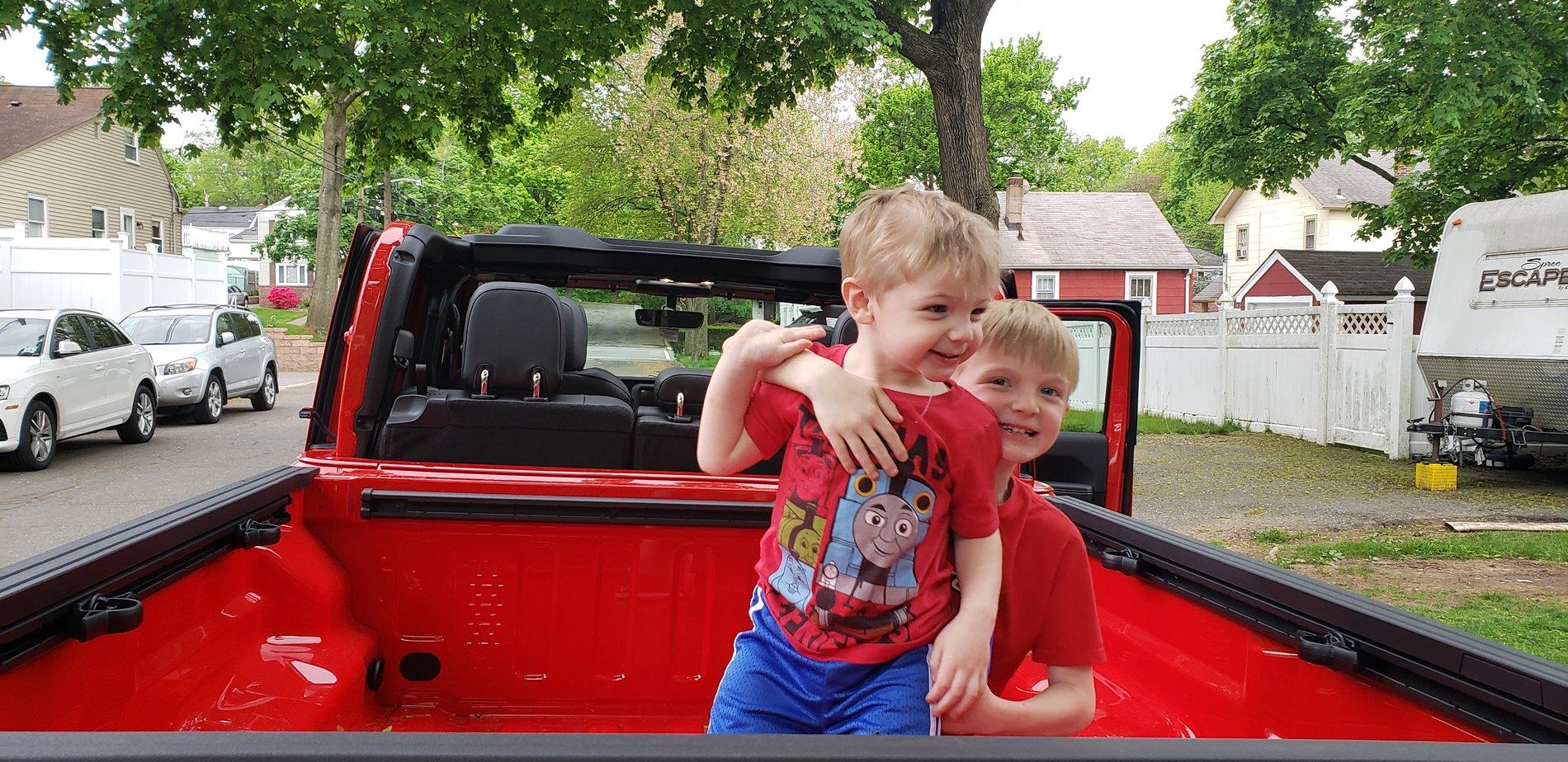 Jeep Gladiator Finally the bed hauling... 20190510_183044