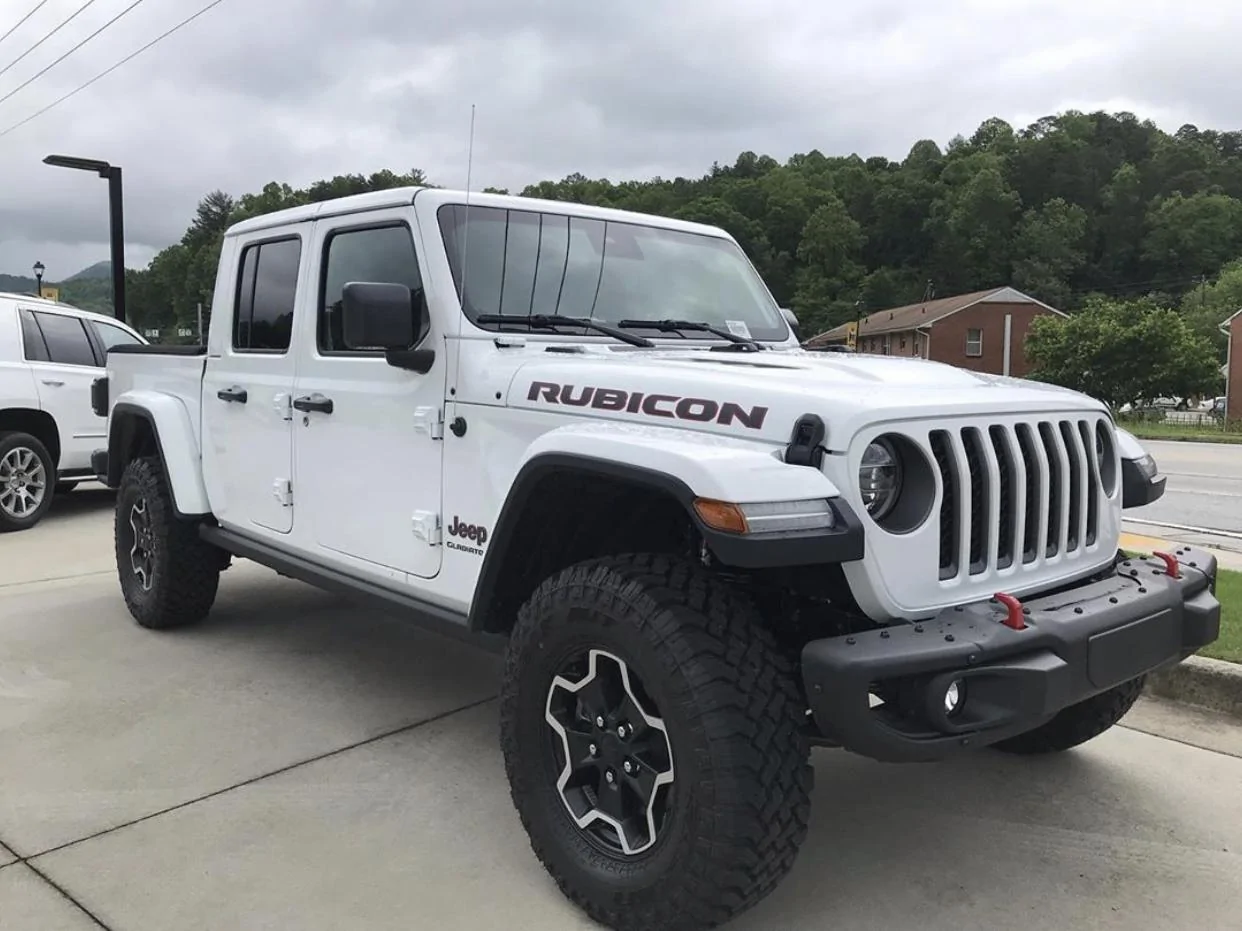Jeep Gladiator BRIGHT WHITE Gladiator JT Club 38AFA7B8-6390-449E-9865-9AB10842BF17