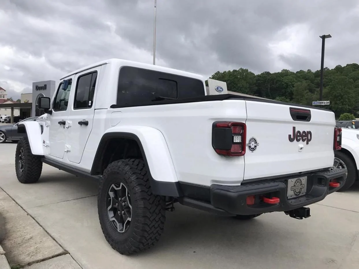 Jeep Gladiator BRIGHT WHITE Gladiator JT Club 08E02CF1-72B6-4003-8FC4-9223CF8BA2D2