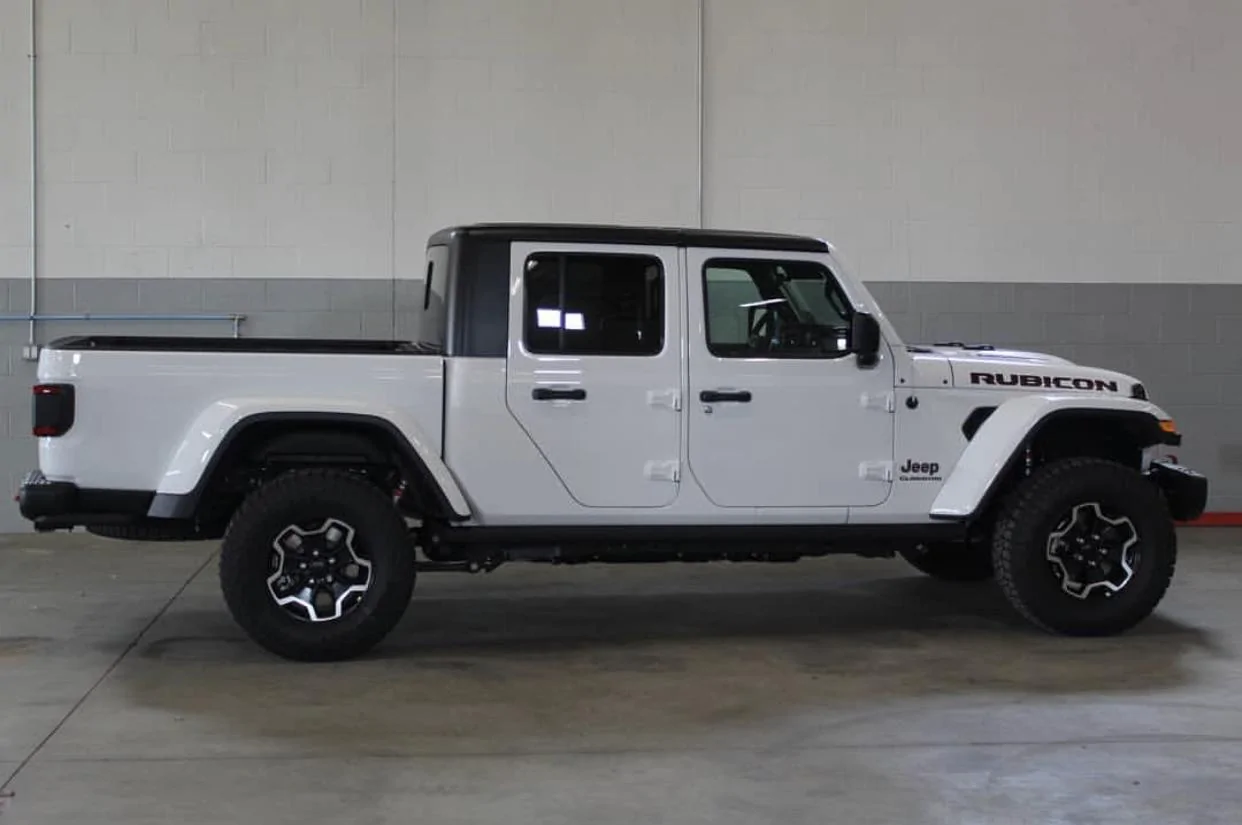 Jeep Gladiator BRIGHT WHITE Gladiator JT Club 78653861-EDC3-4725-B5C6-5AA731A5EA25