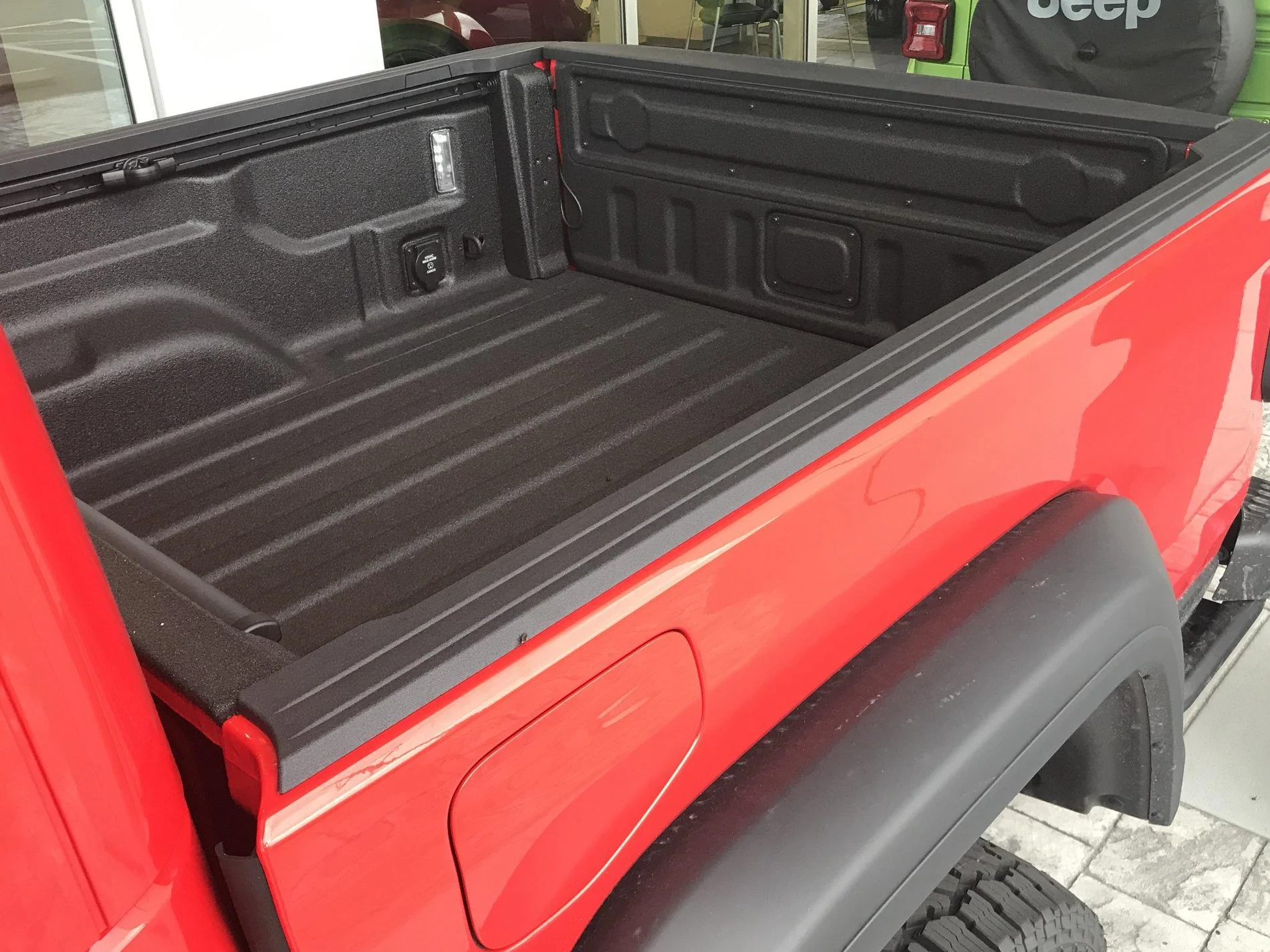 Jeep Gladiator FIRECRACKER RED Gladiator JT Club C711C765-4A7F-40B9-9BCD-4C5EA029E724