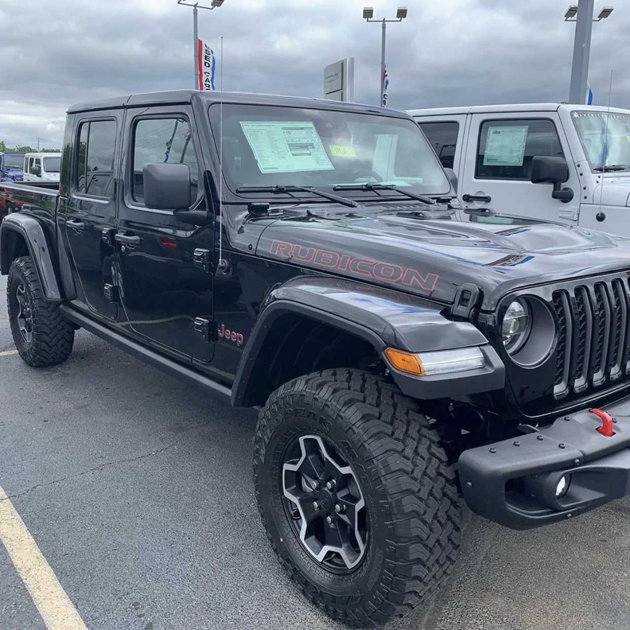 Jeep Gladiator BLACK Gladiator JT Club 03C09CE1-32D7-4E07-A484-29CE9D6147AB