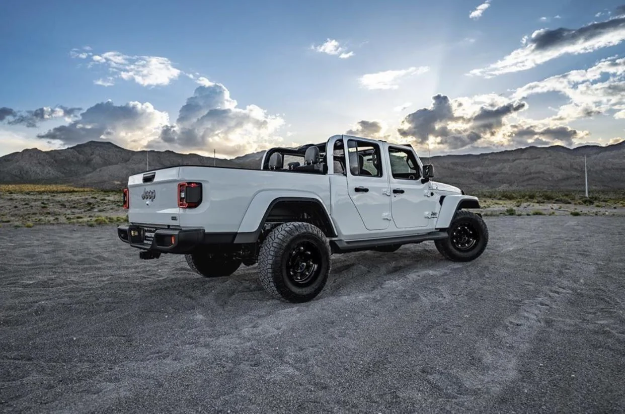 Jeep Gladiator BRIGHT WHITE Gladiator JT Club 176729CC-27C6-408F-9C4B-D6529790675F