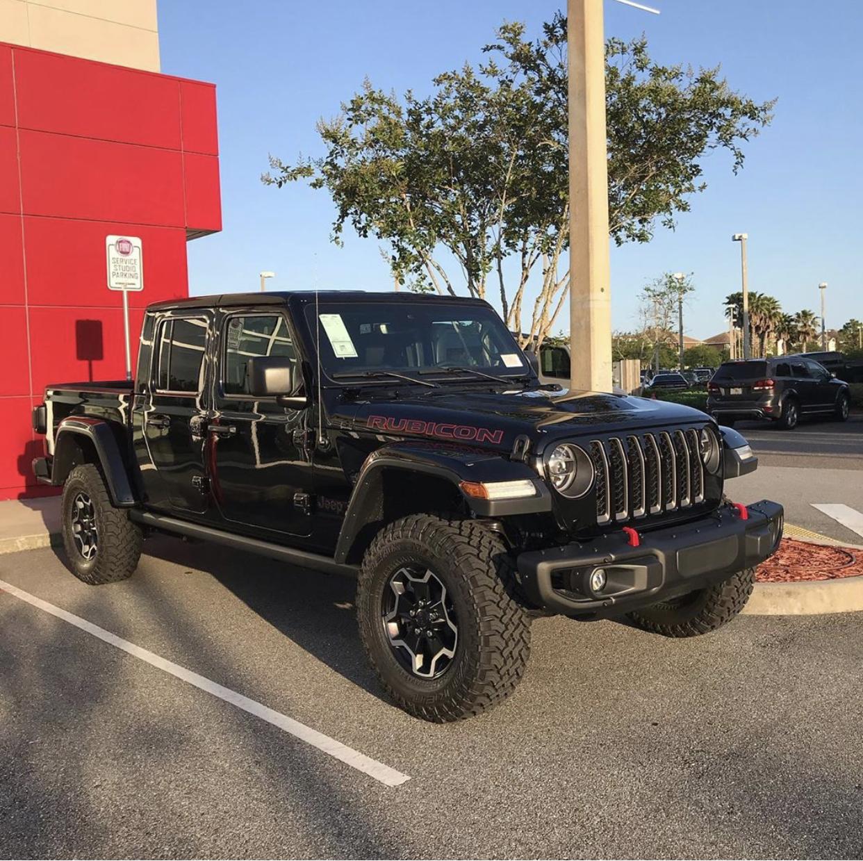 Jeep Gladiator BLACK Gladiator JT Club 00FCC6A7-1B99-4DC0-8ECA-B5A8EA46E866